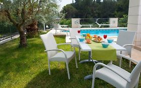 Deluxe Apartment With Private Pool - 100M From The Sea